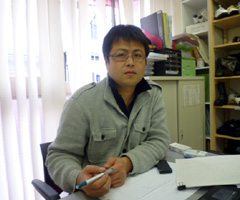 李　勝日/リ　スンイル写真